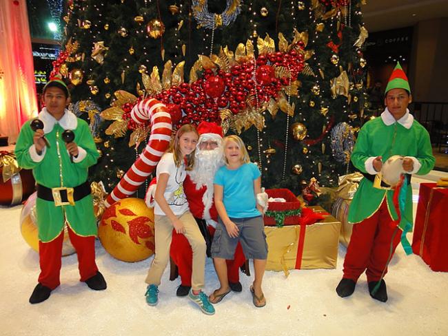 Kerstman in Dubai Festival City Mall