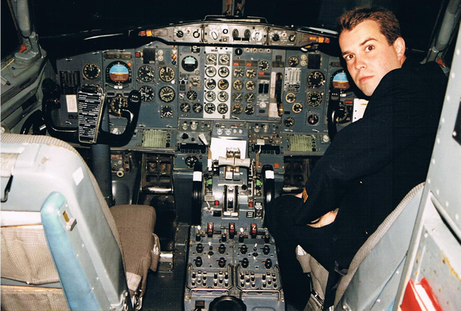 Boeing 737-200 cockpit
