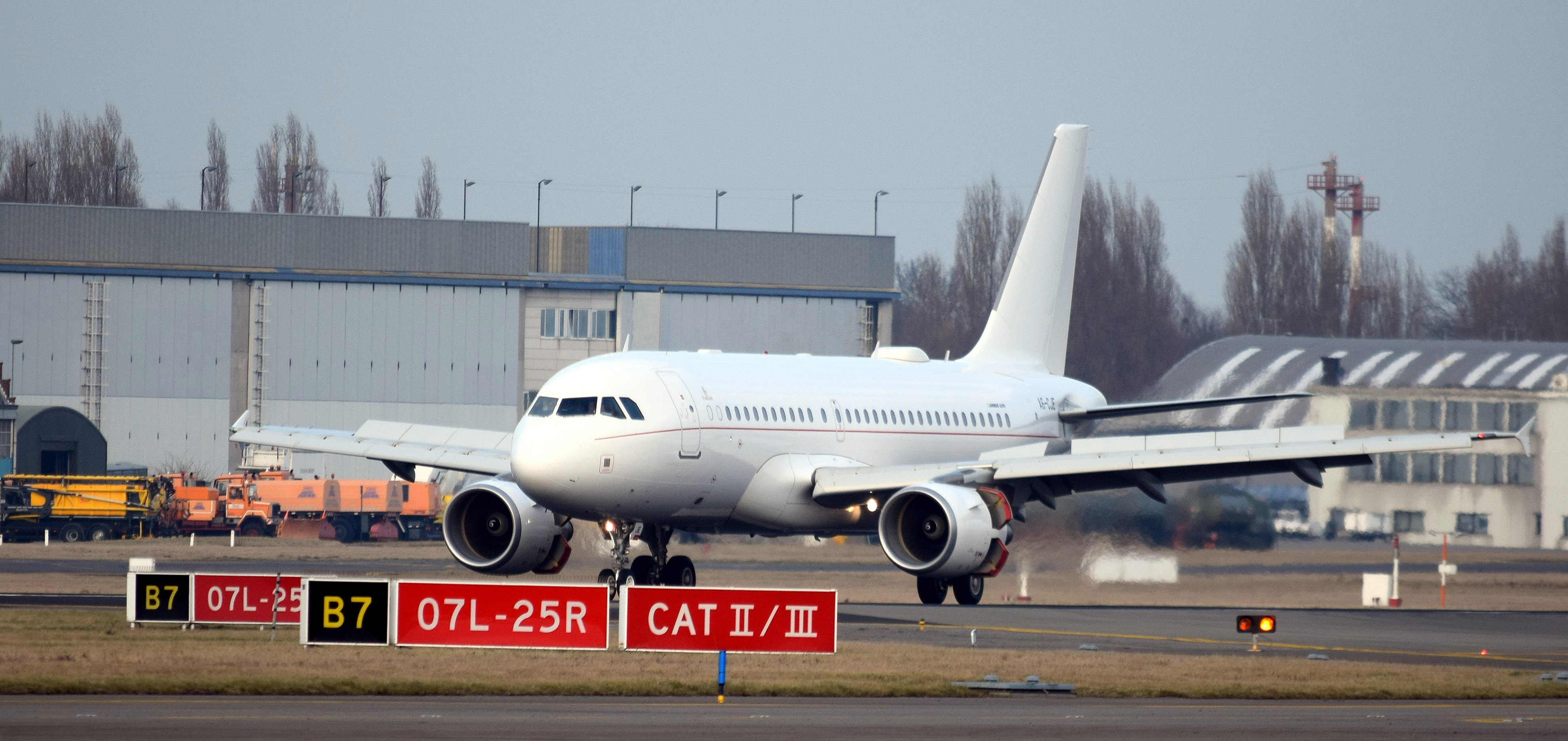 Emirates A319CJ in Brussels EBBR