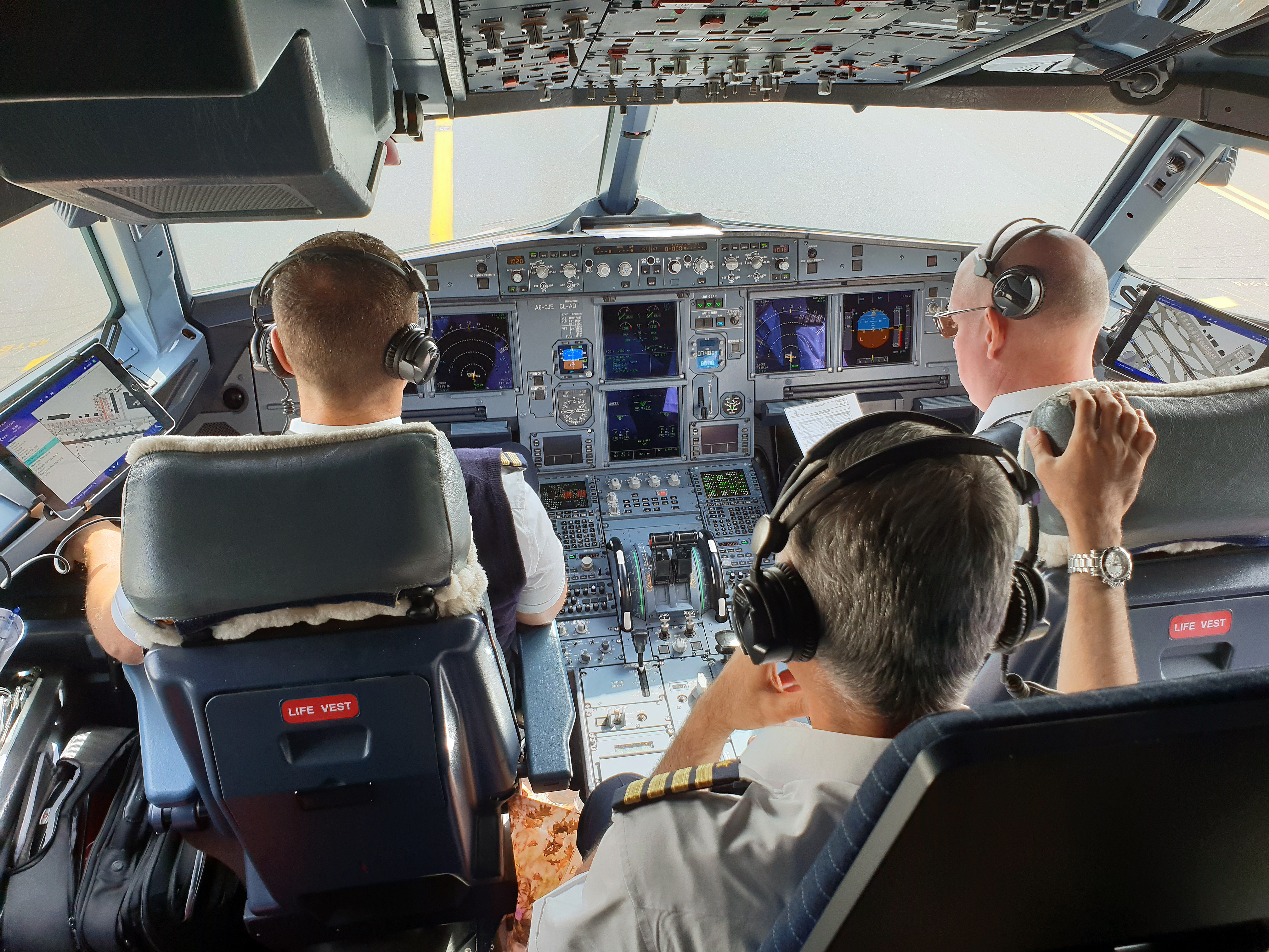 A319 cockpit