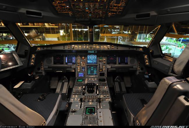 Airbus A340-300 cockpit