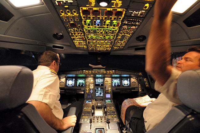 Airbus A340 cockpit at night