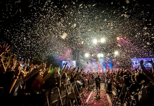 LMFAO tijdens Win For Life Suikerrock 2012