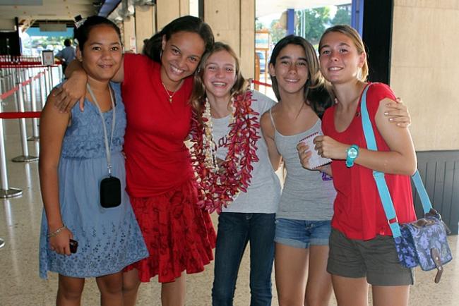 Sara met enkele vriendinnen van de klas