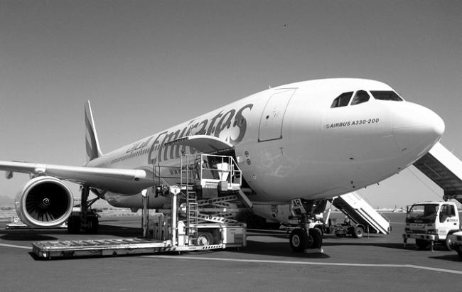 Emirates A330 B/W
