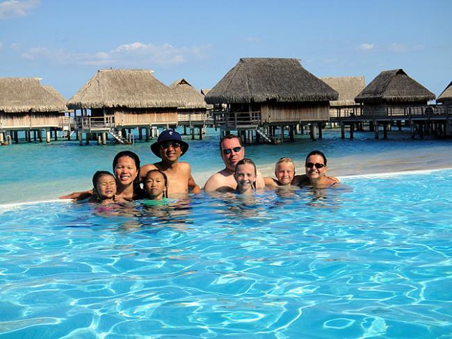 Met vake, moeke en de fam. Pham in Sofitel Moorea