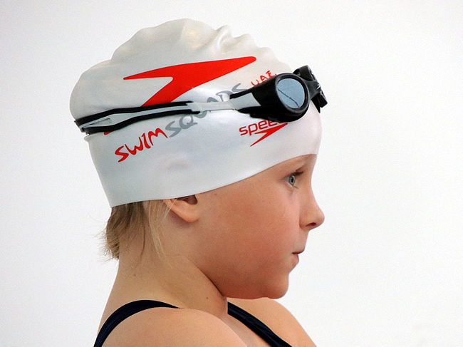 Roos bij zwemles in Dubai