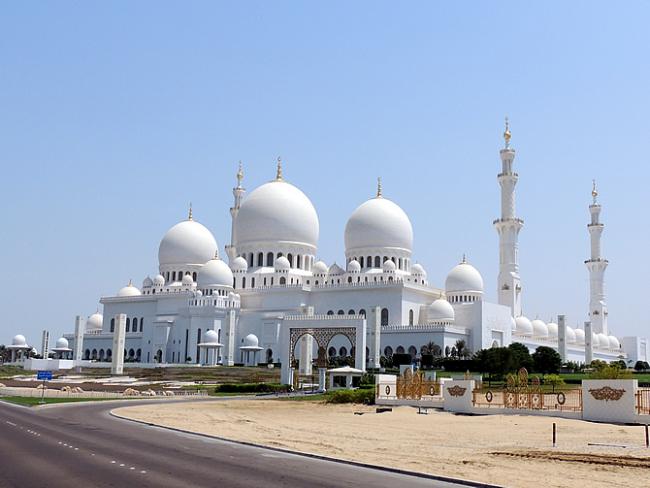 Sheikh Zayed Grand Mosque in Abu Dhabi