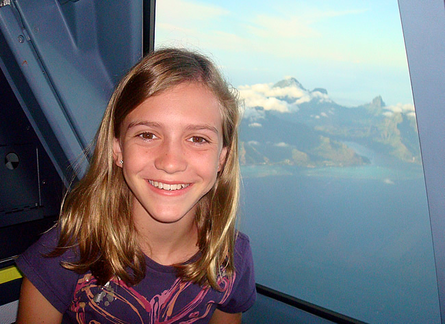 Sara met Moorea op achtergrond