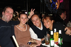 Crew in caf&eacute; Wha?