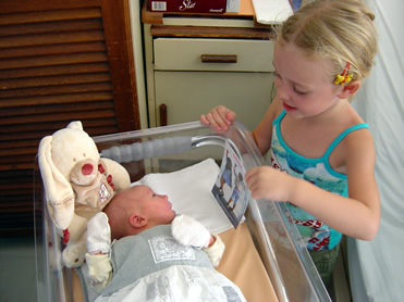 Roos en Sara aan 't spelen