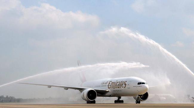 Ontvangst Emirates met waterkanon