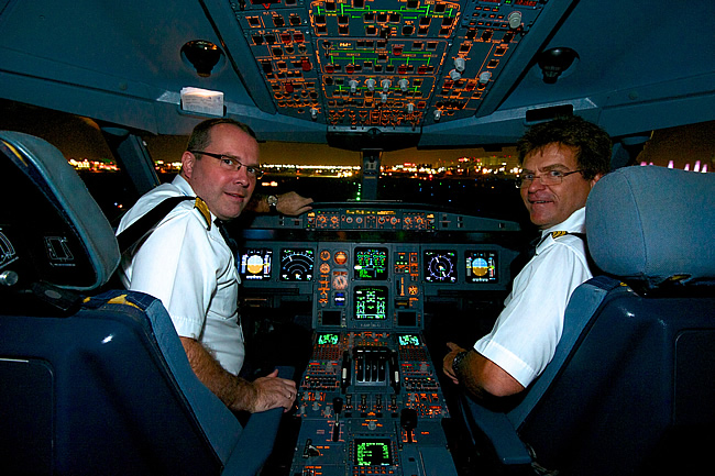 Airbus A340-300 cockpit