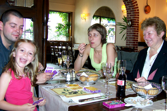 Sara, Wim, Annicke en Rita op restaurant